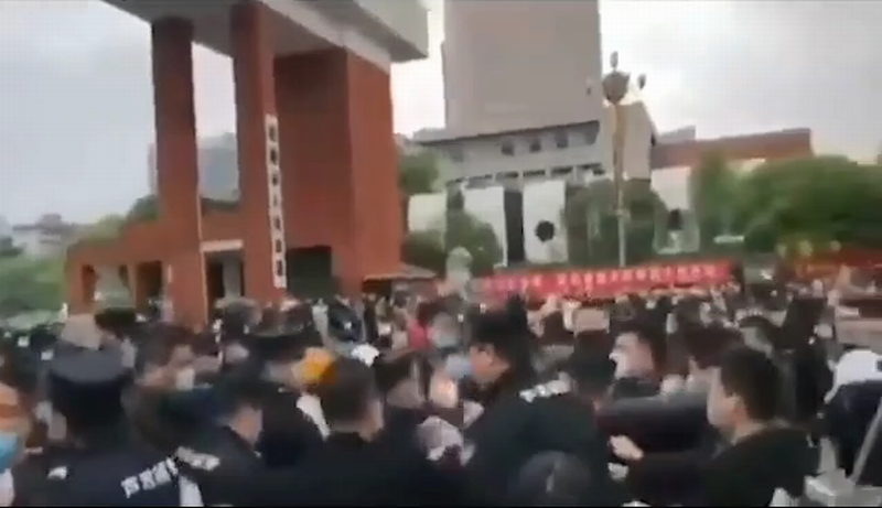 株洲服裝的批發市場商戶要求減租退租.png 株洲服裝的批發市場商戶要求減租退租.png