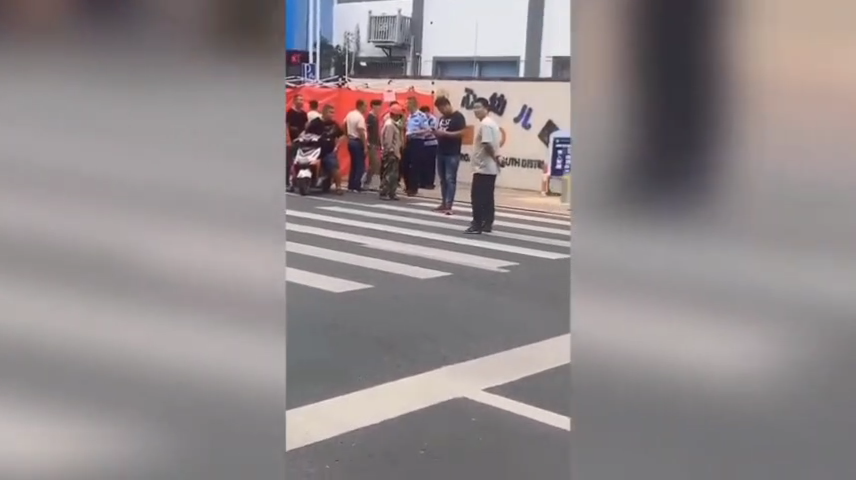 苏州渭塘镇中心幼儿园外现砍人案 1死4伤 _ 苏州市渭塘镇.png