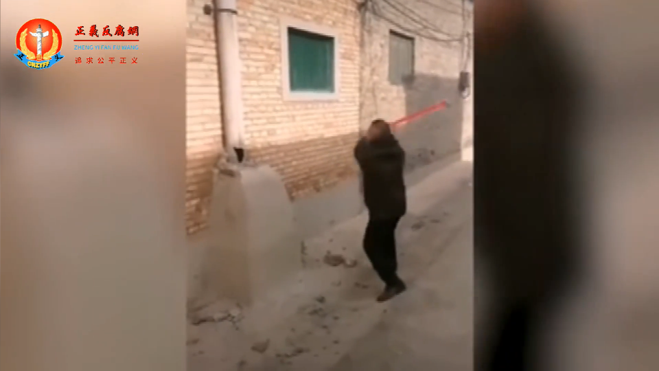 政府人員開始進入家戶內封堵煤爐 (1).png