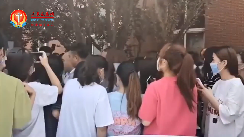 学生大规模抗议,并高喊“罢课”.png 学生大规模抗议,并高喊“罢课”.png