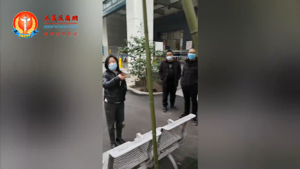 永嘉县政府截访人员在浙江省信访局门口截访访民余来怀.png 永嘉县政府截访人员在浙江省信访局门口截访访民余来怀.png