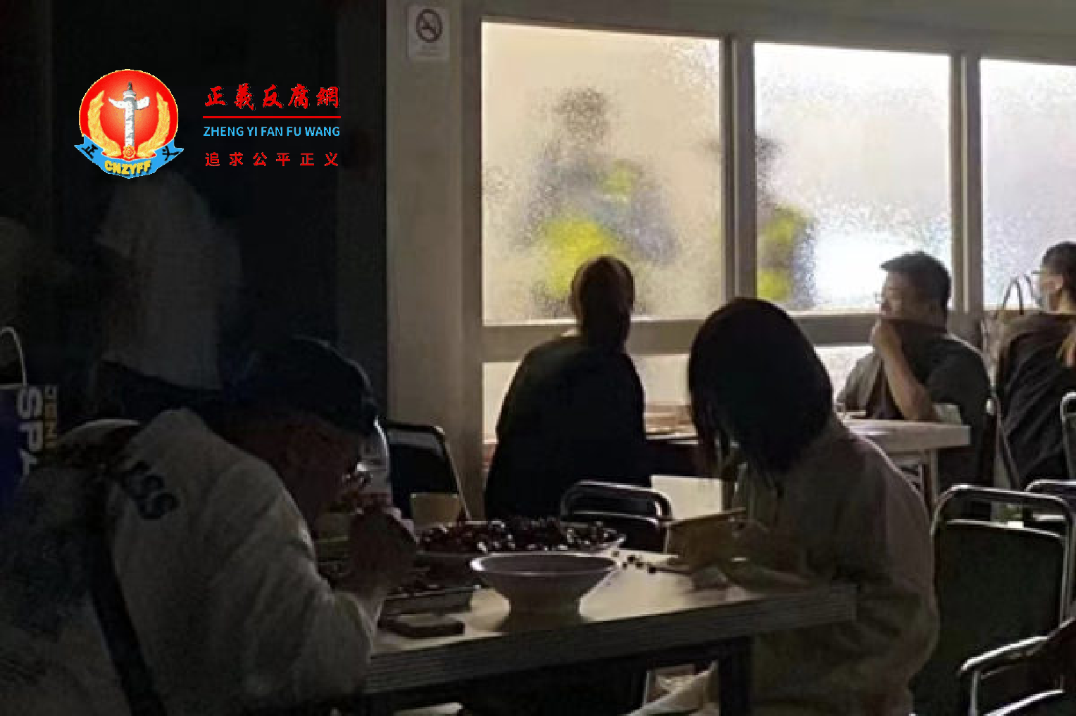 上海暂不开放堂食,有些餐厅转为“地下”经营,以躲避官方检查。.png 上海暂不开放堂食,有些餐厅转为“地下”经营,以躲避官方检查。.png